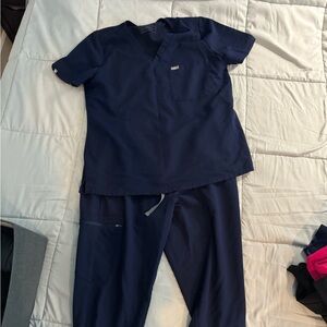 Figs Women’s Scrubs size L top and bottom